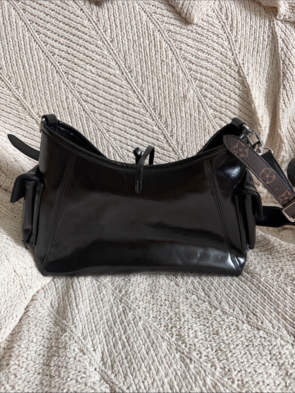 oil-waxed genuine leather crossbody bag - Picture 2 of 6